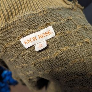 Medium turtle neck long sweater.